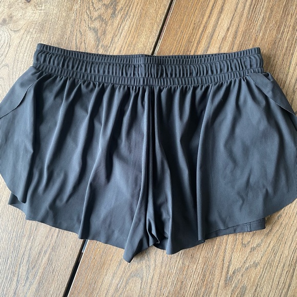 Athleta Women’s Black Athletic Shorts W Inner Spandex With Pockets Size Large - Picture 9 of 9